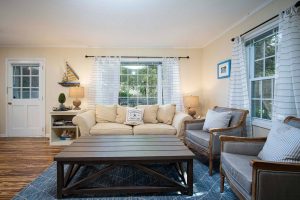 Cape Cod 1 Bedroom Vacation Rental Living Room